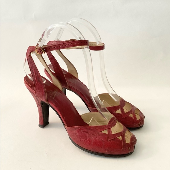 Vintage 1940s Red Tooled Mexican Ankle Strap Shoes - Picture 1 of 8